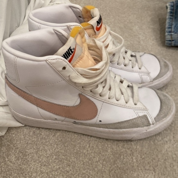 Nike Shoes - Nike Blazer Mid 77 Summit White Pink sz 6